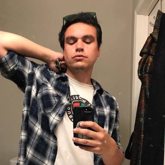 Meet your Posher, Alex - Picture 1 of 1